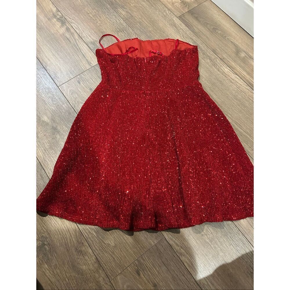 Lulu’s red sequence dress - Picture 6 of 7